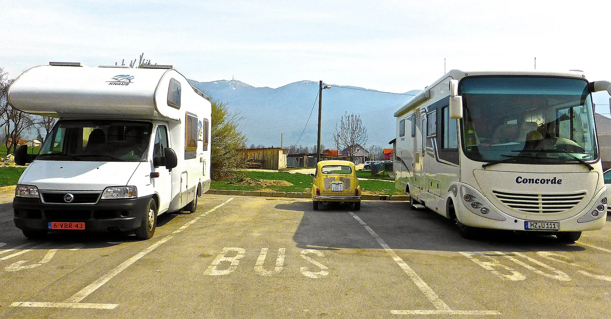 BusManiak.pl – Kamper – wynajem czy zakup? Sprawdzamy, ile naprawdę kosztuje wolność podróżowania
