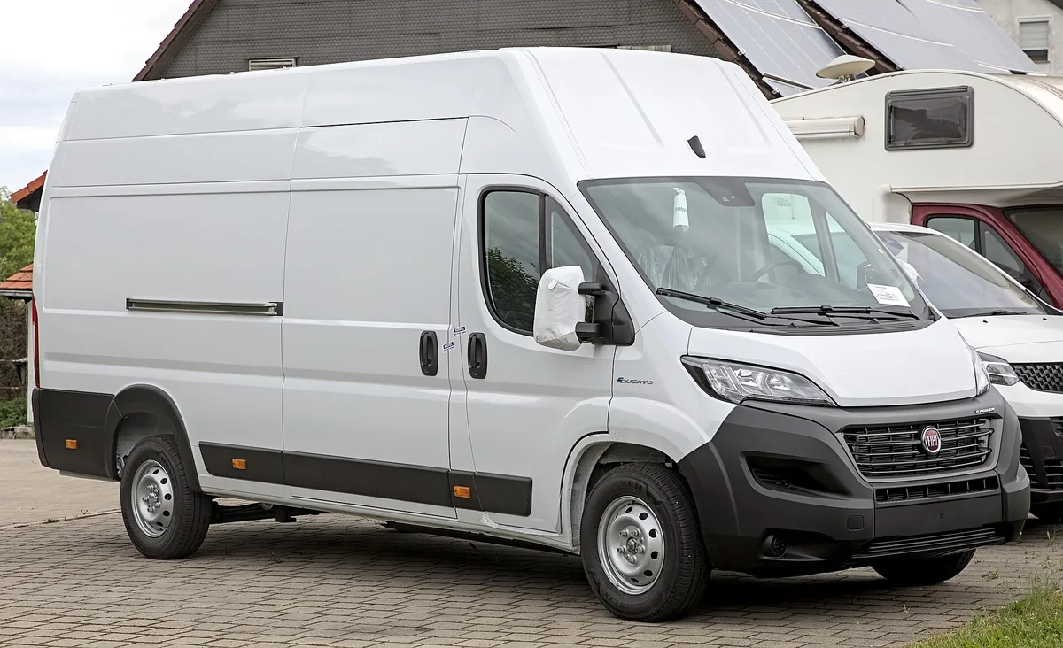 BusManiak.pl – Mercedes VLE wjeżdża do Polski. Ceny od 398 200 zł